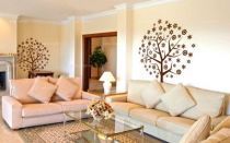 Sticker arbre d�coratif d�coup� � la forme dans vinyle de couleur unie. Ce sticker comprend des motifs que vous pouvez disposer comme vous le souhaiter, vous pouvez r�aliser cette composition avec vos enfants. Id�al pour d�corer la maison en famille.