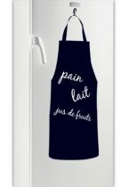 Stickers ardoise. Ce sticker tablier d�coup� dans un vinyle ardoise adh�sif est original, vous pourrez noter vos recettes du jour tout en donnant un c�t� personnel � votre cuisine et recommencer le lendemain, un coup d\'�ponge et c\'est reparti. Une simple craie et votre d�coration changera chaque jour gr�ce � votre stickers ardoise autocollant.