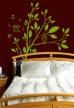 Sticker comprenant une branche, un couple d'oiseau et des notes de musique d�coup� � la forme dans vinyle de couleur unie. Vous pouvez placer vos oiseaux et vos notes de musique comme vous le souhaitez.