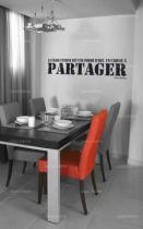 Sticker citation \  La vraie cuisine est une forme d\'art. Un cadeau � partager.\  Une citation de Oprah Winfrey. Sticker adh�sif d�coup�s � la forme dans vinyle de couleur unie, ce sticker renversant trouvera une place unique dans votre int�rieur.