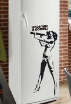 Sticker frigidaire Pin Up. D�coration de frigidaire r�alis�e en vinyle adh�sif sur mesure, � vous de choisir la couleur qui s\'accordera le mieux � votre int�rieur de cuisine. Sticker id�al pour rendre son frigo unique mais pourquoi pas poser cette Pin Up sur une armoire ou un autres supports lisses, � vous de voir.