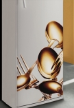 Sticker frigo couverts cuivr�s. D�coration de frigidaire imprim� sur vinyle adh�sif. iDzif.com r�invente la d�co pour le frigo et vous propose une nouvelle mani�re de d�corer votre cuisine. Ce sticker frigo peut se poser sur toutes autres surfaces lisses de votre choix.