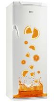 Sticker frigo Jus d\'orange. D�coration de frigidaire imprim� sur vinyle adh�sif. iDzif.com r�invente la d�co pour le frigo et vous propose une nouvelle mani�re de d�corer votre cuisine. Ce sticker frigo peut se poser sur toutes autres surfaces lisses de votre choix.