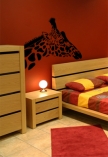 Sticker t�te de girafe d�coup� � la forme dans vinyle de couleur unie. Avec ce visuel vous pourrez ainsi compl�ter votre collection de sticker sur le th�me faune sauvage.