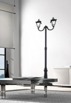 Sticker lampadaire parisien en vinyle adh�sif uni d�coup� � la forme, id�al pour donner un air de Paris � votre int�rieur.