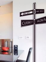 Sticker mural panneau directionnel d�coup� � la forme dans vinyle de couleur unie. Il vous indiquera o� se trouve le salon et la cuisine! Un sticker pour vous indiquer le chemin � suivre pour r�ussir votre d�coration int�rieure.