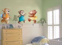Stickers muraux ourson. L�o l\'ourson, un sticker id�al pour la d�coration d\'une chambre d\'enfant. Imprim� sur adh�sif et d�coup� � la forme, cet autocollant fabriqu� � la demande vous permettra de d�corer et de personnaliser les murs de la chambre de vos enfants.