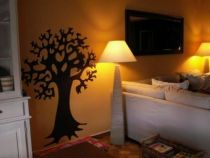 Stickers arbre d�coup� � la forme dans vinyle de couleur unie.  Ce sticker � �t� vu dans une �mission de d�coration tr�s connue