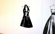 Stickers robe de femme pour d�corer un mur ou une penderie