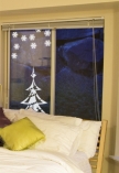 stickers sapin avec ses �toiles d�coup� � la forme dans vinyle adh�sif uni. iDzif s'invite chez vous en cette p�riode festive en vous proposant une gamme de visuels sur le th�me de no�l. Ce visuel habillera vos fen�tres de mani�re originale pour les f�tes de fin d'ann�e.